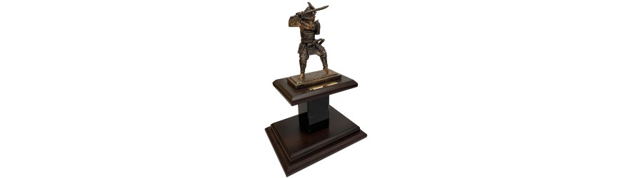 RESIN SAMURAI TROPHY MOUNTED ON WOOD VENEER BASE 13''